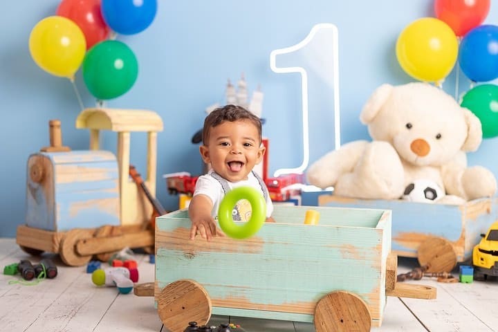 Ensaio infantil digital cenário mundo dos brinquedos